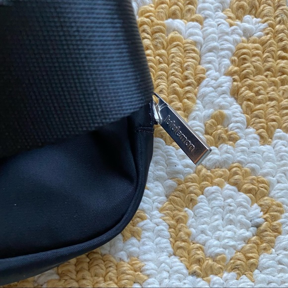 Lululemon Everywhere Belt Bag - Black NWT - Picture 10 of 15